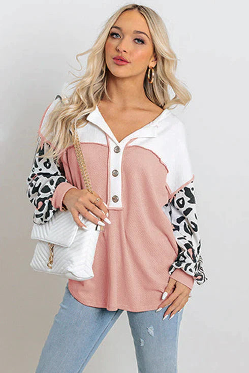 Patchwork vå ffelstickad topp med leopardärmar