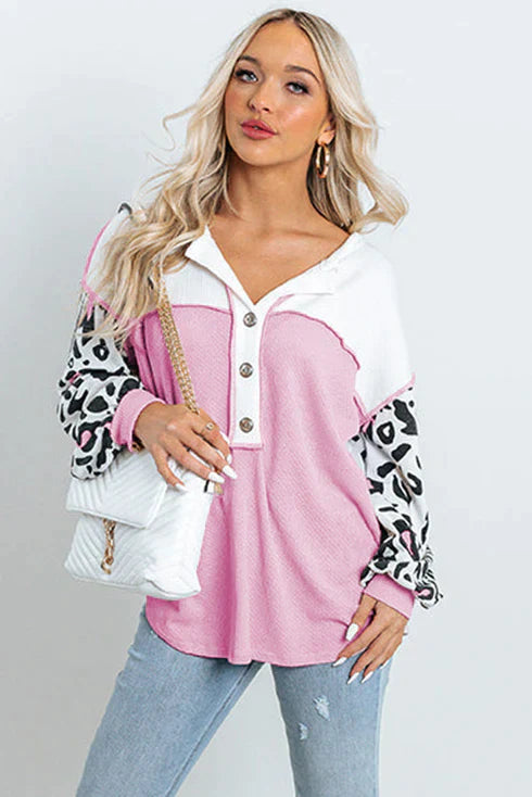Patchwork vå ffelstickad topp med leopardärmar