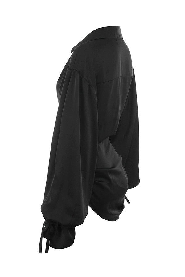 Svart draperad skjorta i satin