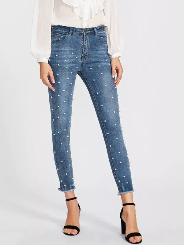 Jeans med vita pärlor