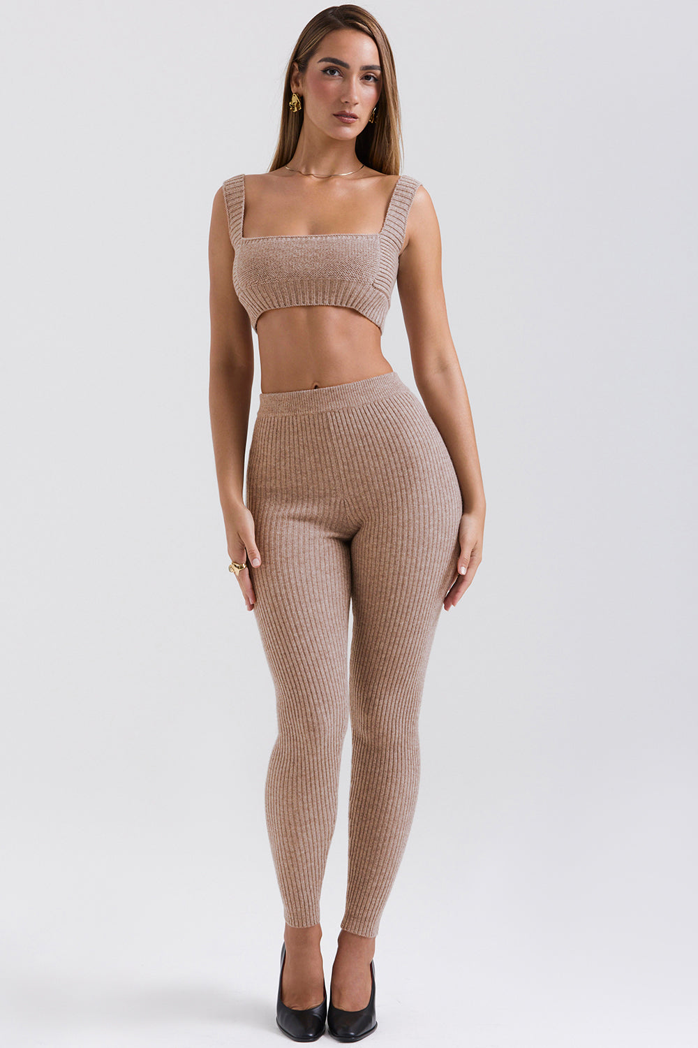 Korn grov kofta av naturlig ull med bralette och leggings