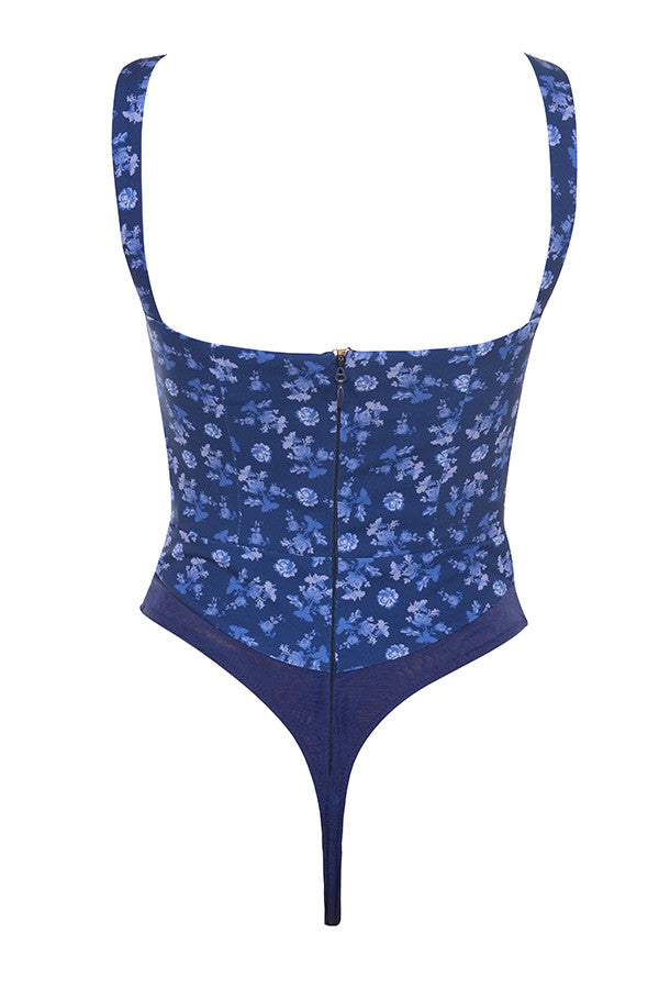 Body i safir med blommönster