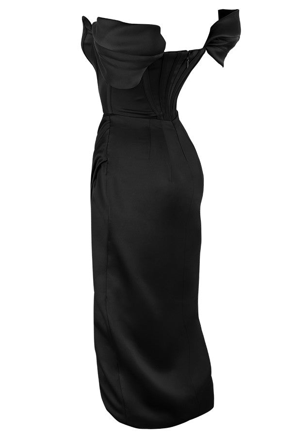 Off shoulder klänning i satin