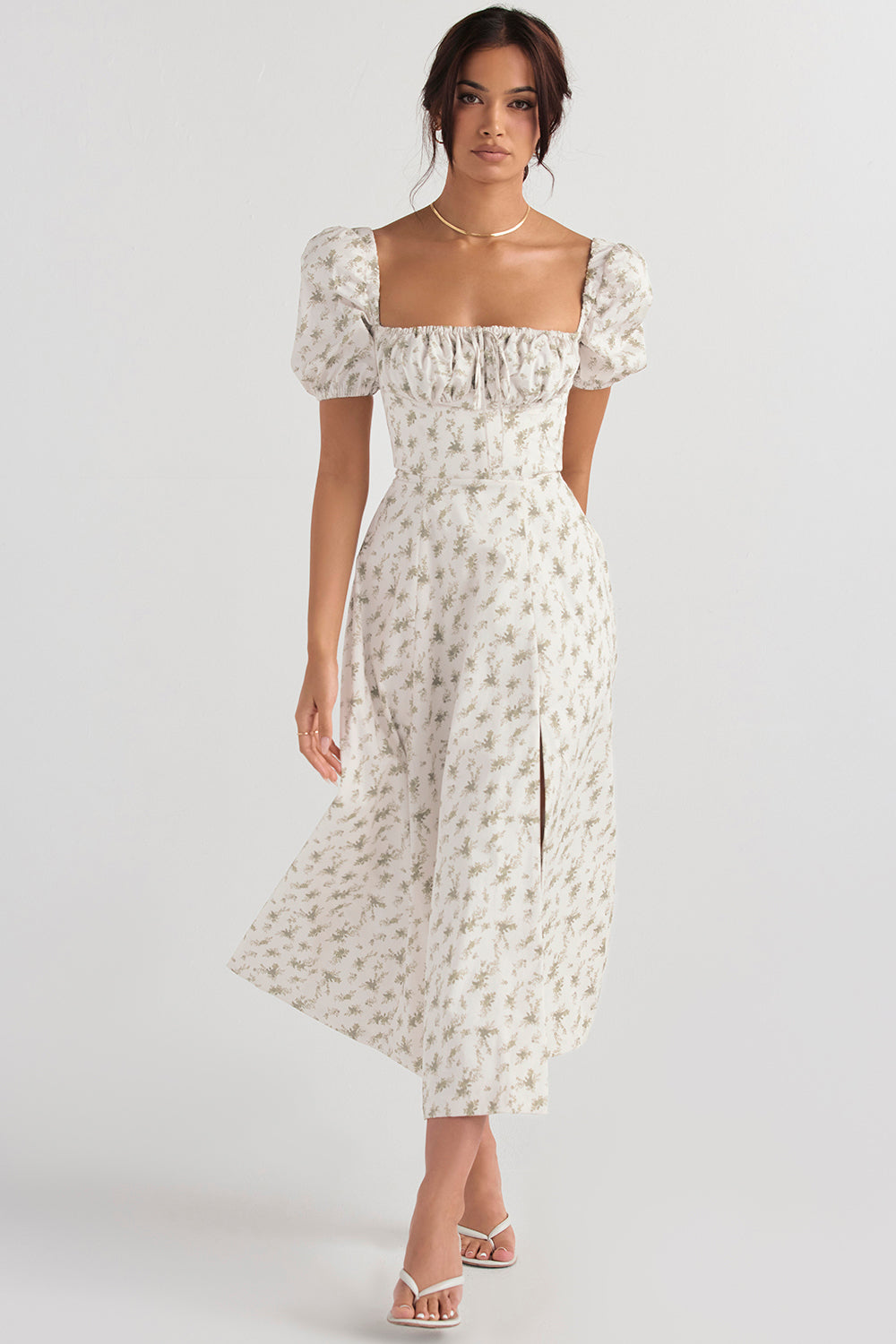 Midi solklänning med blommiga puffärmar