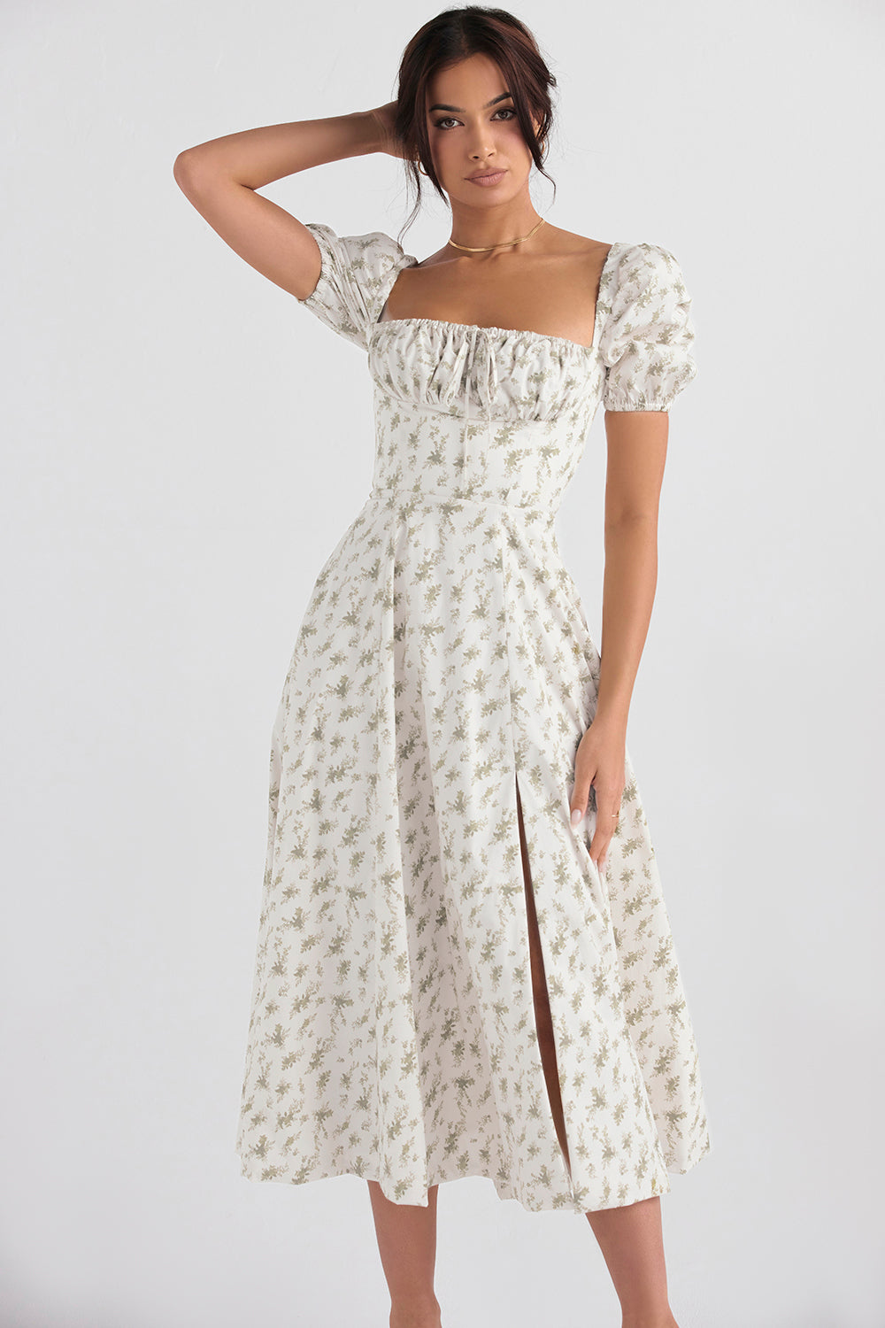 Midi solklänning med blommiga puffärmar