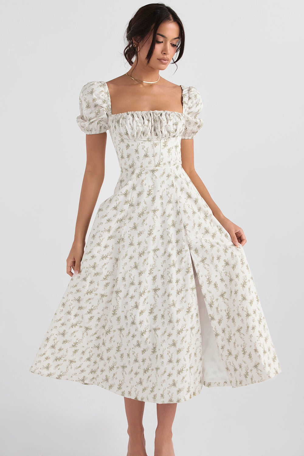 Midi solklänning med blommiga puffärmar